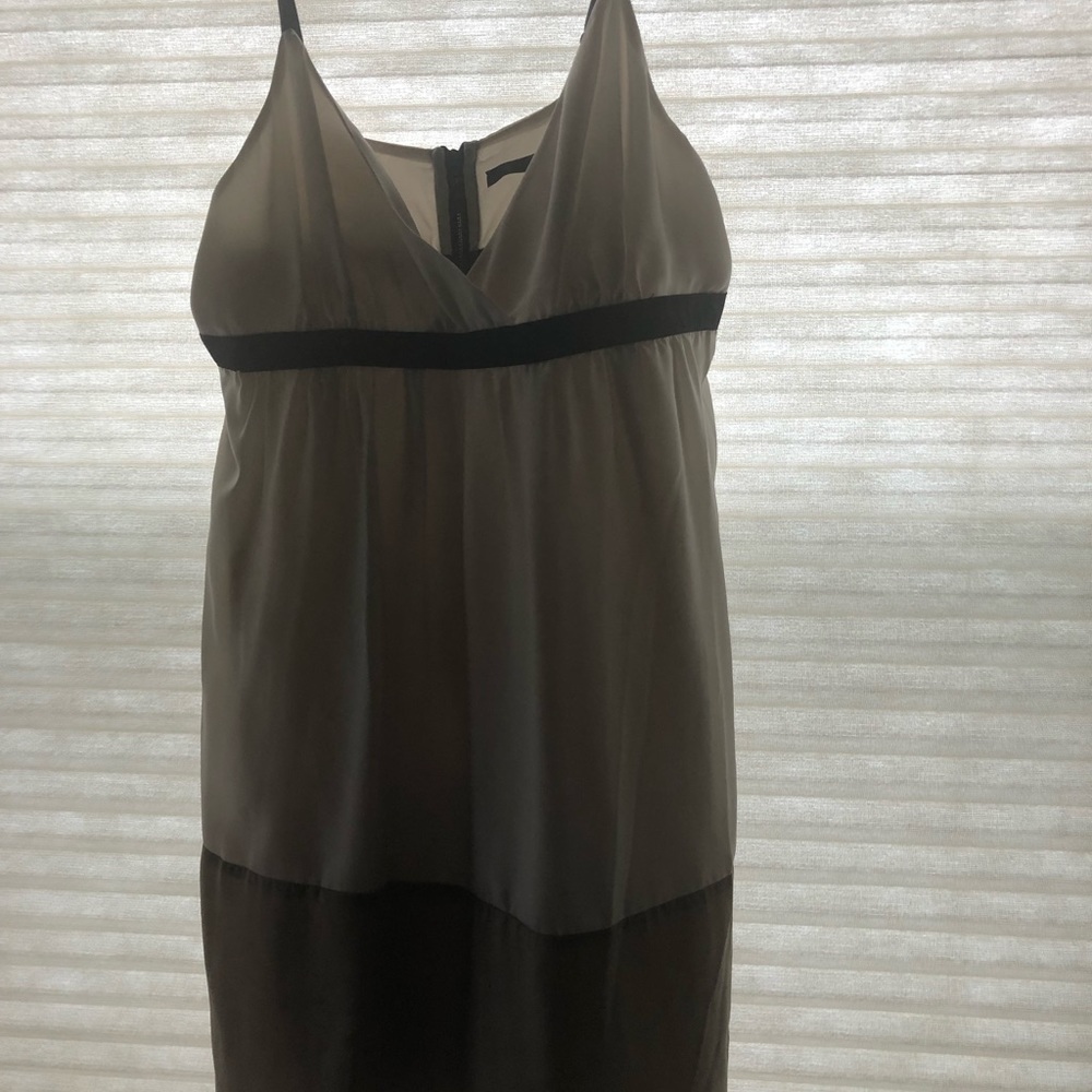 Fun summer dress! Only worn twice! - Picture 3 of 5